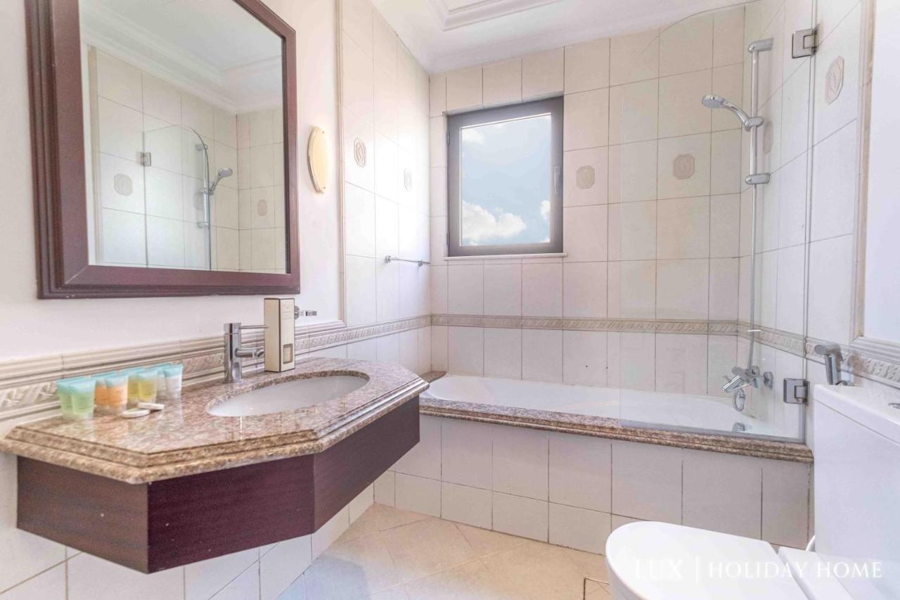 Lux The Luxury Sunny Shores Palm Villa
